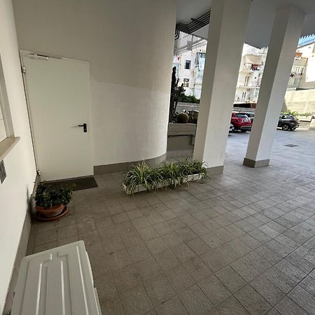 Апартаменти Central Modern Studio Барі Екстер'єр фото
